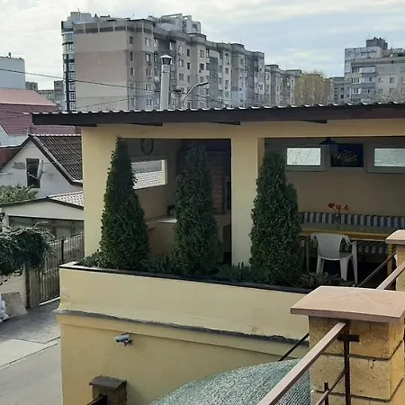 с террасой и гаражом